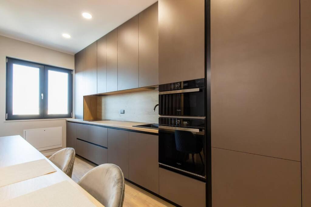 Elegant 2 Bedroom Retreat بوخارست المظهر الخارجي الصورة